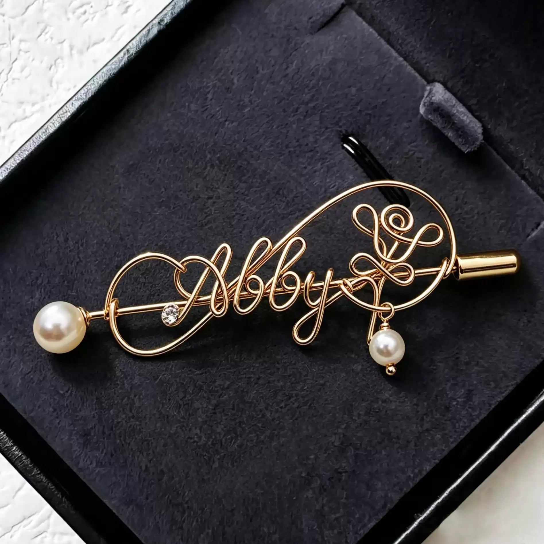 personalized-wire-name-brooch